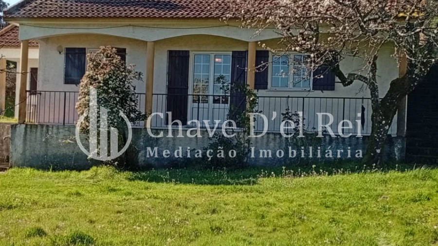 Moradia T3 para Venda em Rua