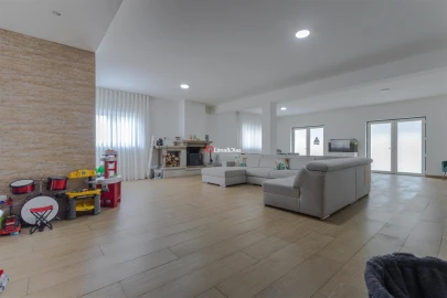 Moradia T3 para Venda em Santa Maria de Lamas