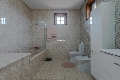Moradia T3 para Venda em Santa Maria de Lamas