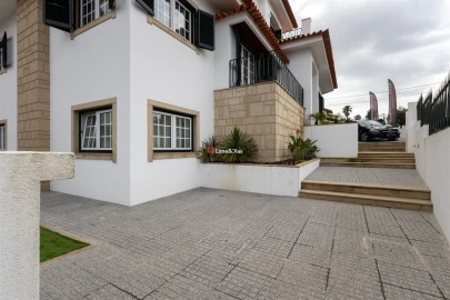 Moradia T3 para Venda em Santa Maria de Lamas