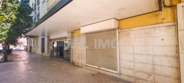 Loja para Arrendamento em Areeiro