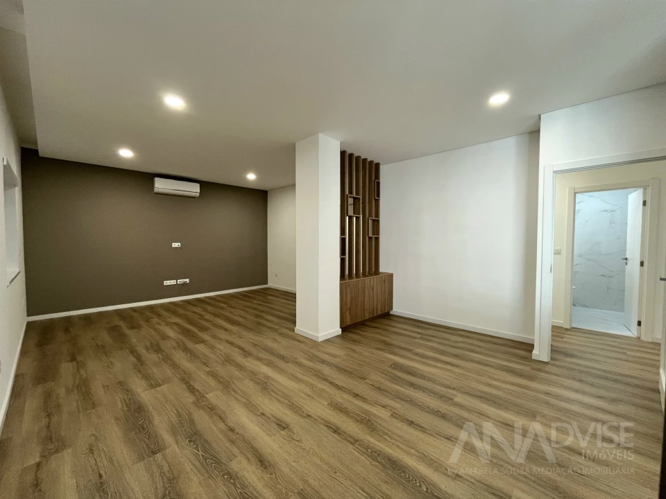 Apartamento T4 para Venda em Viseu Foto 14