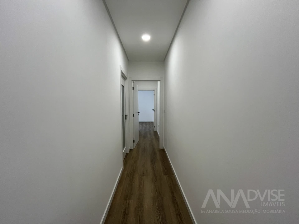 Apartamento T4 para Venda em Viseu Foto 24