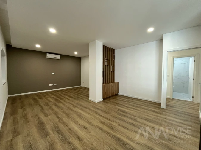 Apartamento T4 para Venda em Viseu Foto 14