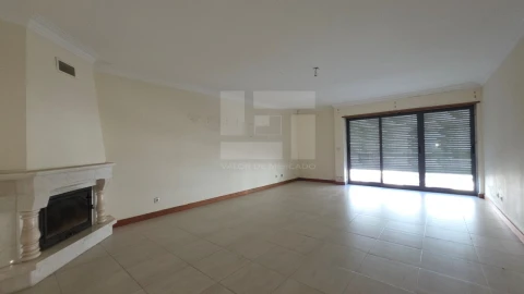 Apartamento T3 para Venda em Mina de Água
