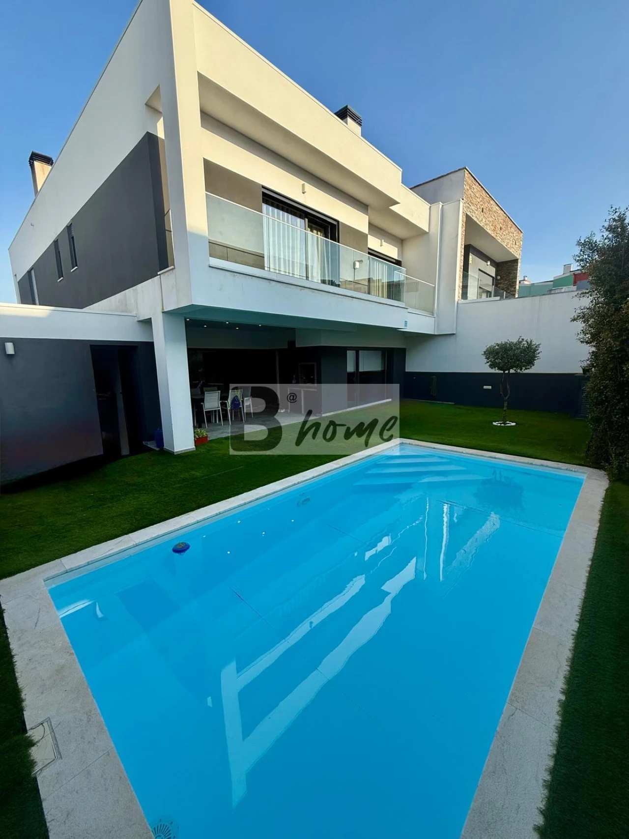 Moradia T4 para Venda em Charneca de Caparica e Sobreda Foto 1