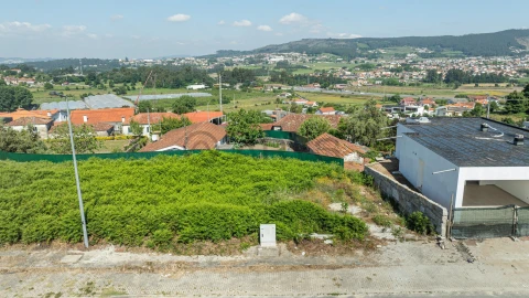 Terreno para Venda em Ruivães e Novais