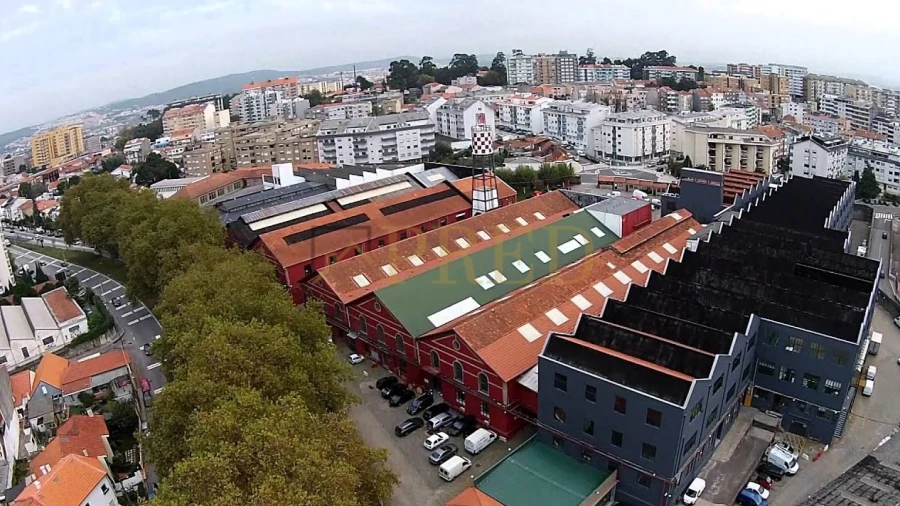 Armazém para Arrendamento em Paranhos