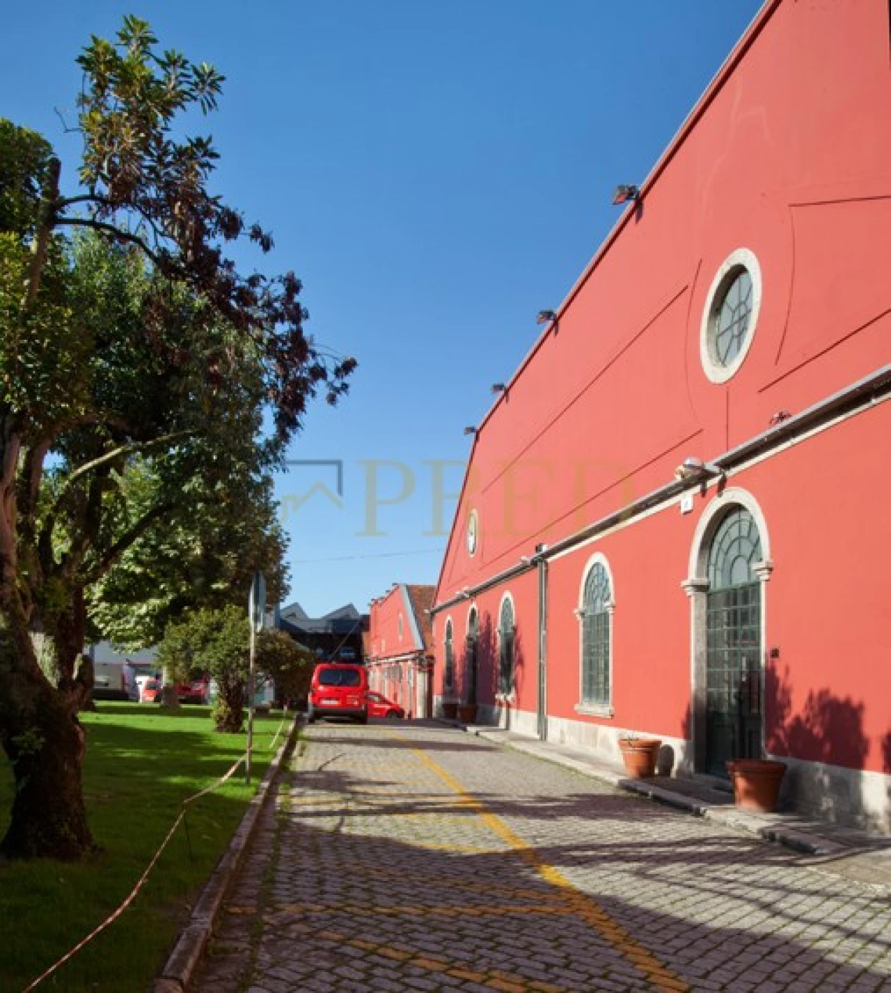 Armazém para Arrendamento em Paranhos Foto 1