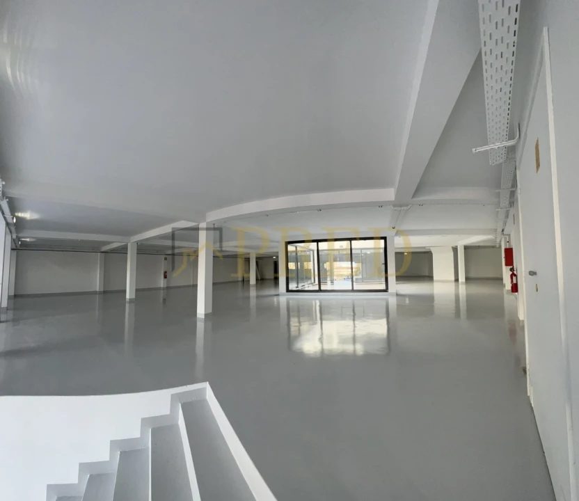 Armazém para Arrendamento em Paranhos Foto 3