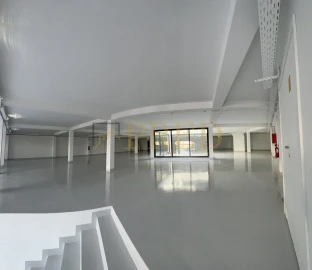 Armazém para Arrendamento em Paranhos
