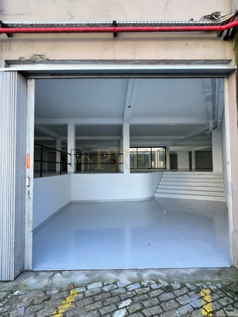 Armazém para Arrendamento em Paranhos