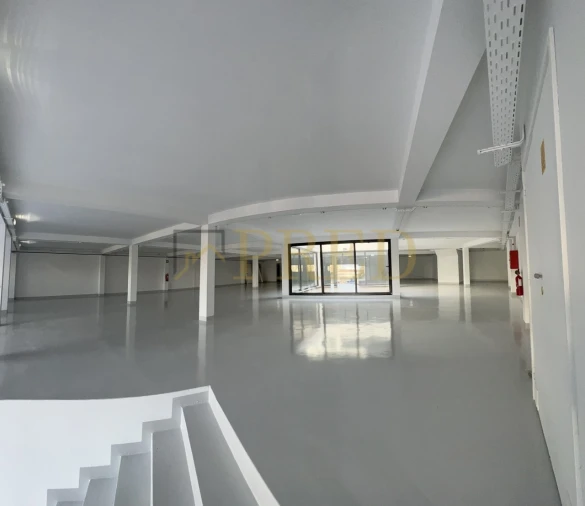 Armazém para Arrendamento em Paranhos Foto 3