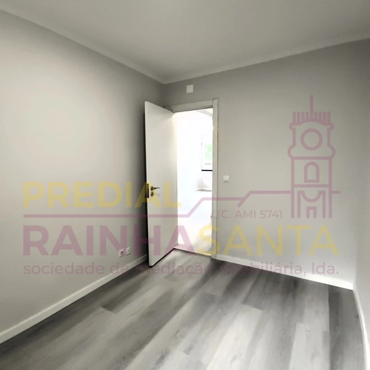 Apartamento T2 para Venda em Benfica Foto 5