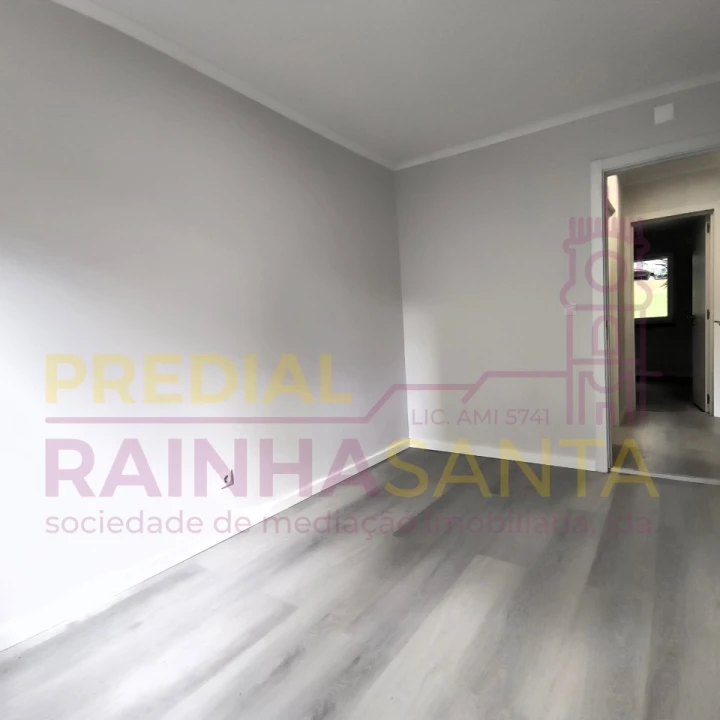 Apartamento T2 para Venda em Benfica Foto 6
