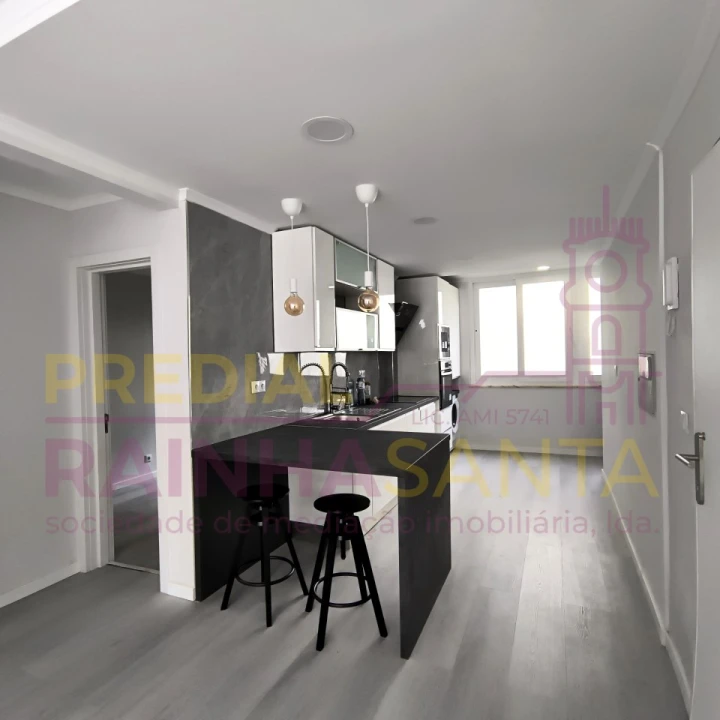 Apartamento T2 para Venda em Benfica Foto 1
