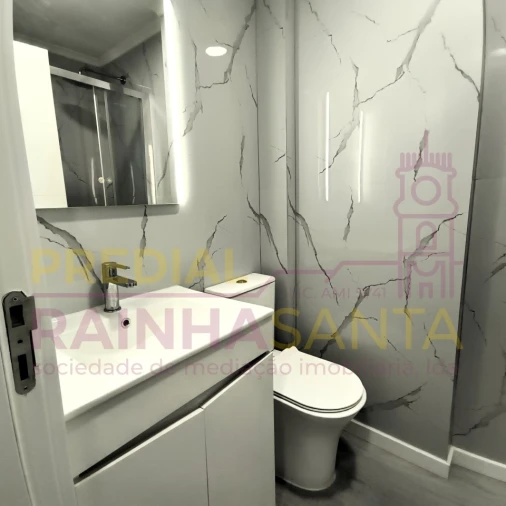 Apartamento T2 para Venda em Benfica Foto 2