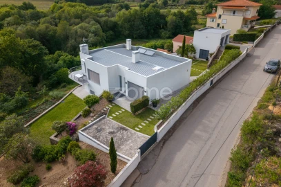 Moradia T4 para Venda em Ossela