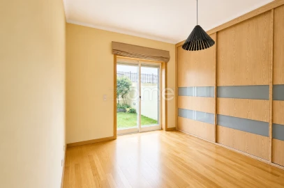 Moradia T4 para Venda em Sandim, Olival, Lever e Crestuma