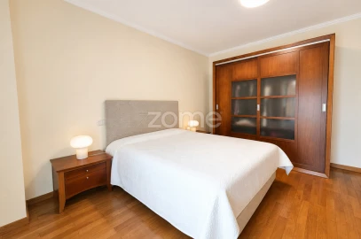 Moradia T4 para Venda em Sandim, Olival, Lever e Crestuma
