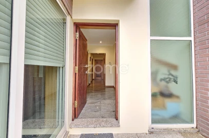Moradia T4 para Venda em Sandim, Olival, Lever e Crestuma