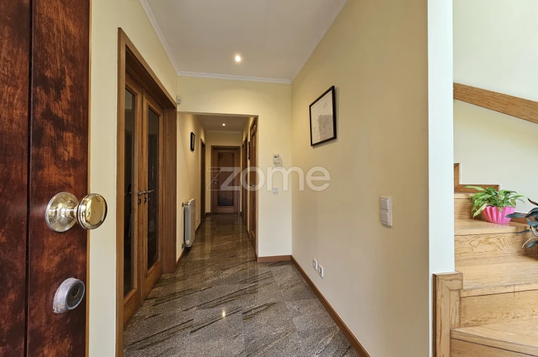 Moradia T4 para Venda em Sandim, Olival, Lever e Crestuma Foto 7
