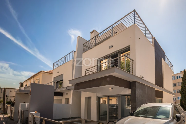 Moradia T4 para Venda em Almada, Cova da Piedade, Pragal e Cacilhas Foto 2
