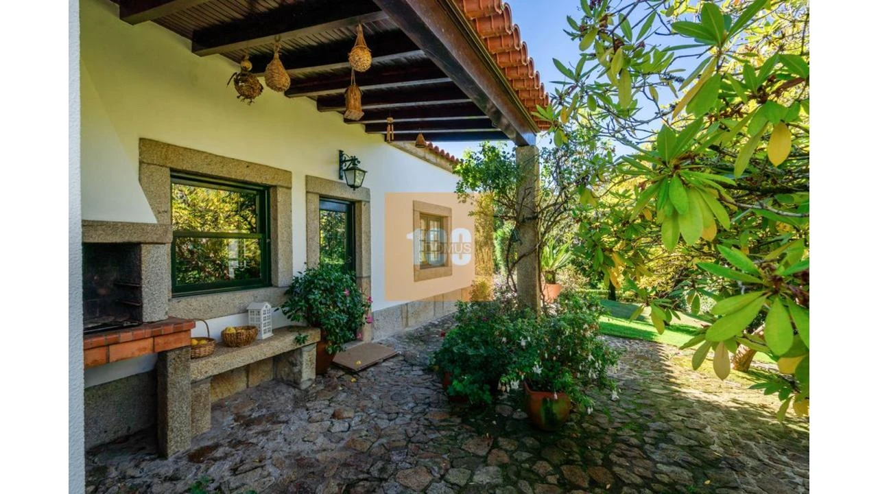 Quinta T4 para Venda em Couto Foto 3