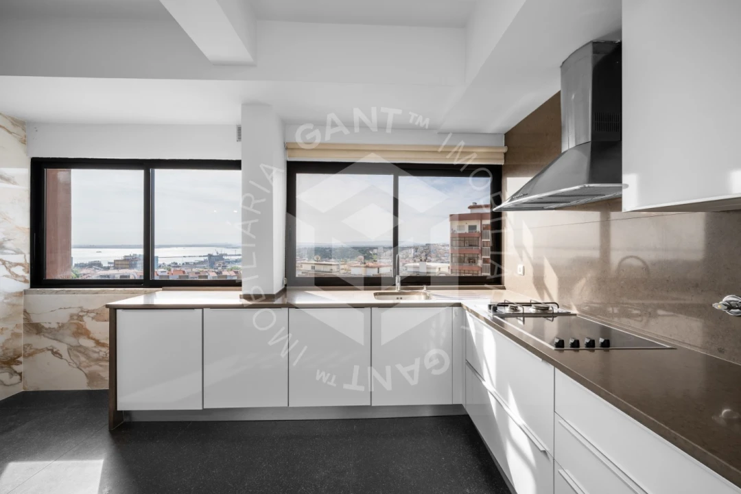 Apartamento T4 para Venda em Almada, Cova da Piedade, Pragal e Cacilhas Foto 9