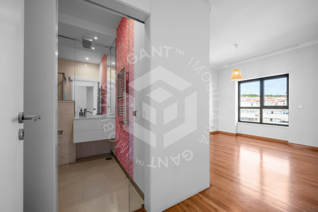 Apartamento T4 para Venda em Almada, Cova da Piedade, Pragal e Cacilhas Foto 22