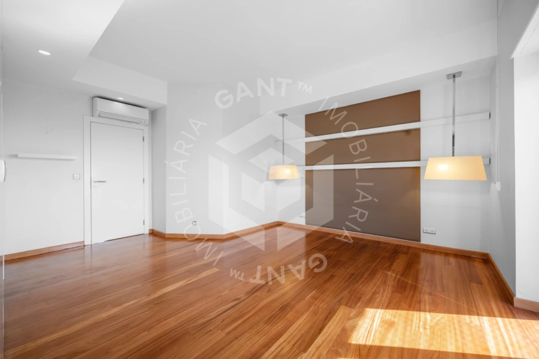 Apartamento T4 para Venda em Almada, Cova da Piedade, Pragal e Cacilhas Foto 29