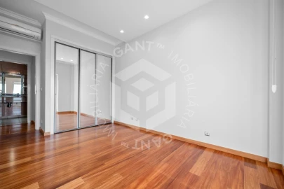 Apartamento T4 para Venda em Almada, Cova da Piedade, Pragal e Cacilhas