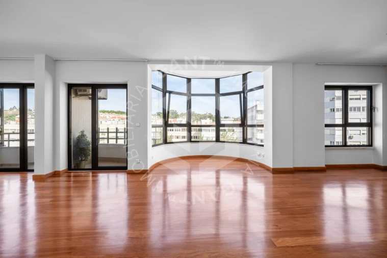 Apartamento T4 para Venda em Almada, Cova da Piedade, Pragal e Cacilhas Foto 3