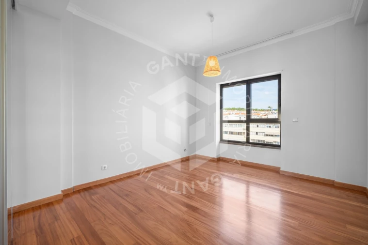 Apartamento T4 para Venda em Almada, Cova da Piedade, Pragal e Cacilhas Foto 24