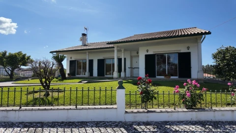 Moradia T3 para Venda em Almagreira
