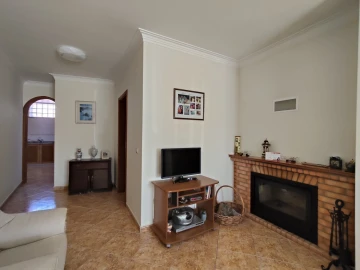 Moradia T2 para Venda em Pussos São Pedro