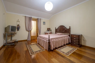Moradia T4 para Venda em Santa Maria do Castelo e Santiago e Santa Susana