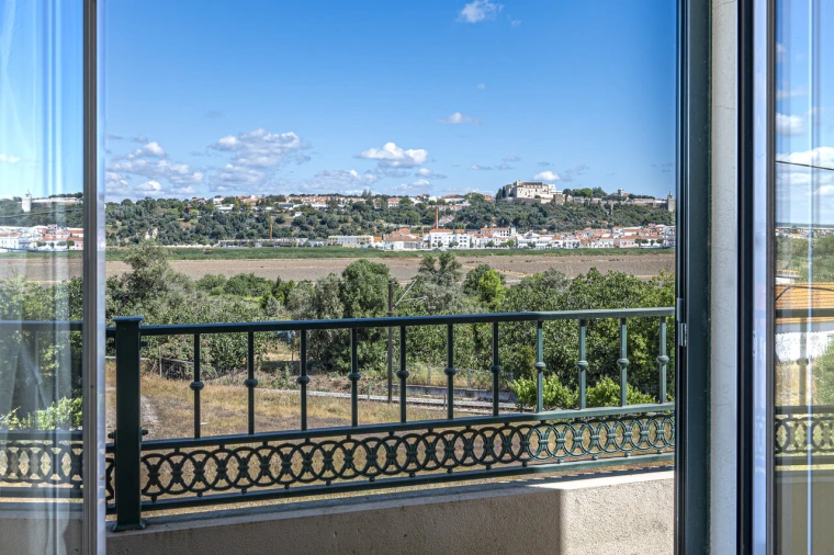 Moradia T4 para Venda em Santa Maria do Castelo e Santiago e Santa Susana