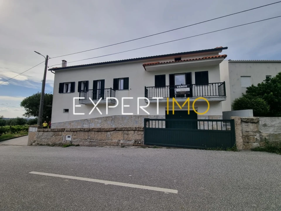 Moradia T4 para Venda em Gouveia (São Pedro e São Julião) Foto 1