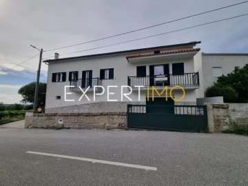 Moradia T4 para Venda em Gouveia (São Pedro e São Julião)