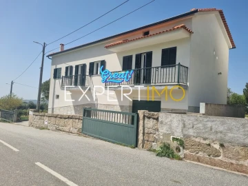 Moradia T4 para Venda em Gouveia (São Pedro e São Julião)
