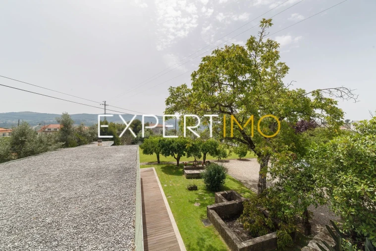 Moradia T6 para Venda em Insua Foto 24