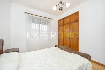 Apartamento T5 para Venda em Santiago e São Simão de Litém e Albergaria dos Doze