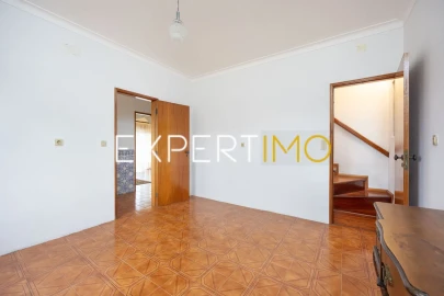 Apartamento T5 para Venda em Santiago e São Simão de Litém e Albergaria dos Doze