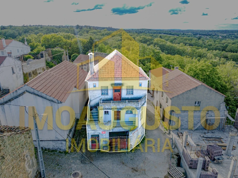 Moradia T4 para Venda em Rendo Foto 1
