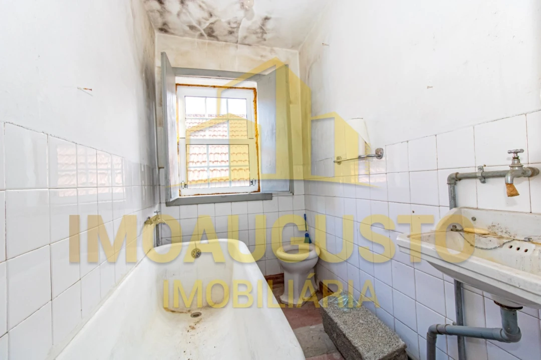 Moradia T4 para Venda em Rendo Foto 16