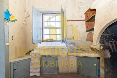 Moradia T4 para Venda em Rendo