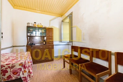 Moradia T4 para Venda em Rendo