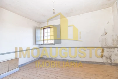 Moradia T4 para Venda em Rendo