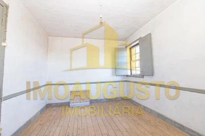 Moradia T4 para Venda em Rendo